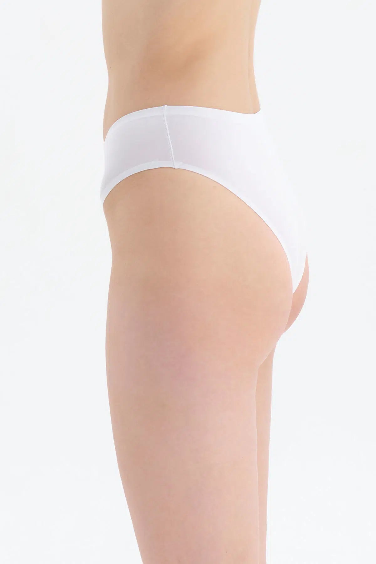 Beyaz Klasik Lazer Kesim Slip