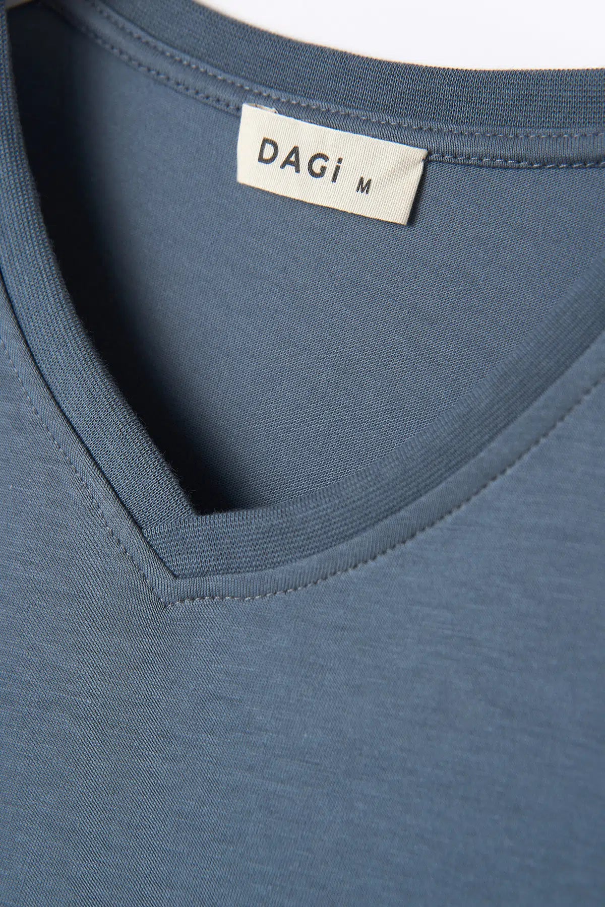 Mavi V Yaka Erkek T-Shirt